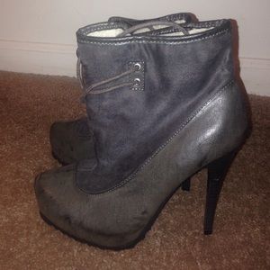 🔥Gently worn booties with distressed look...🔥