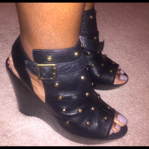 Juicy Couture Wedge Shoe - Picture 3 of 3