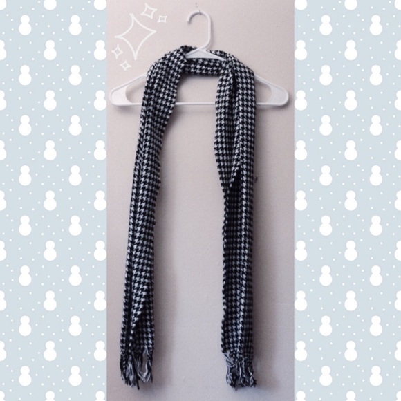 Black and white scarf