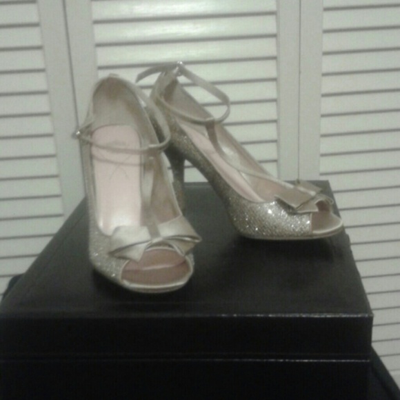 VERY CUTE  GOLD SPARKLE HILLS