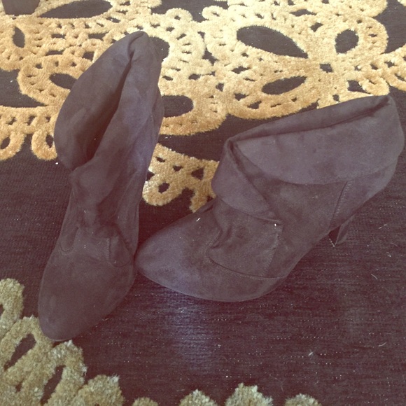 Black heel boots