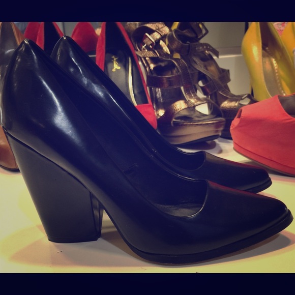 Forever 21 black heels 👠