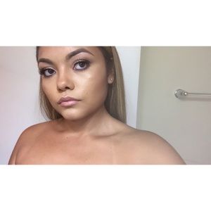 Meet your Posher, Claudia