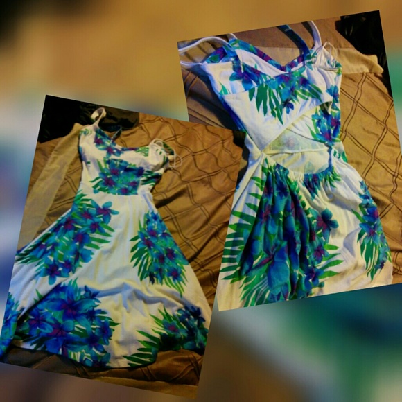 Cute Flower Print Dress Open Back.