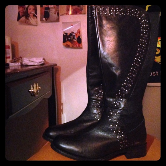 Size 8 black boots