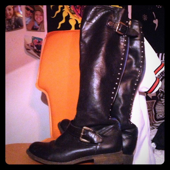 Black boots size 7.5