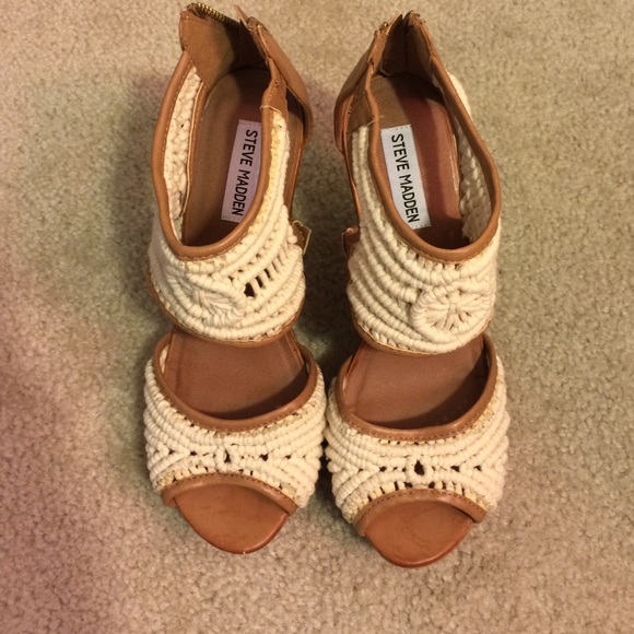 Steve Madden beige wedges with crochet design