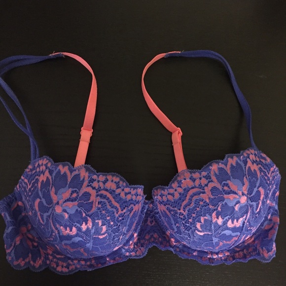 Brand New VS PINK bra size 32C