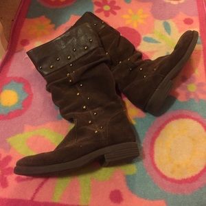 Kid brown suede boots