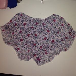 Flowy brandy Melville ruffle shorts