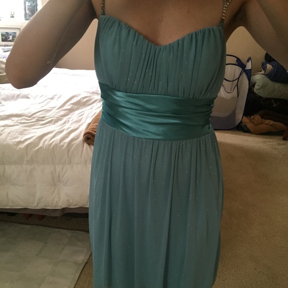 Formal Dress - Picture 3 of 4