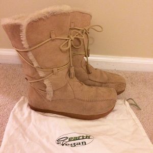 💟 Sold 💟 Vegan suede beige boots