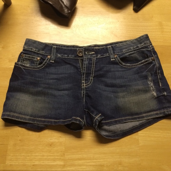 Bucke BKE Sabrina jean shorts. Size 29