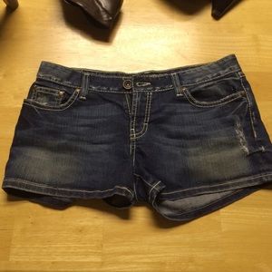 Bucke BKE Sabrina jean shorts. Size 29