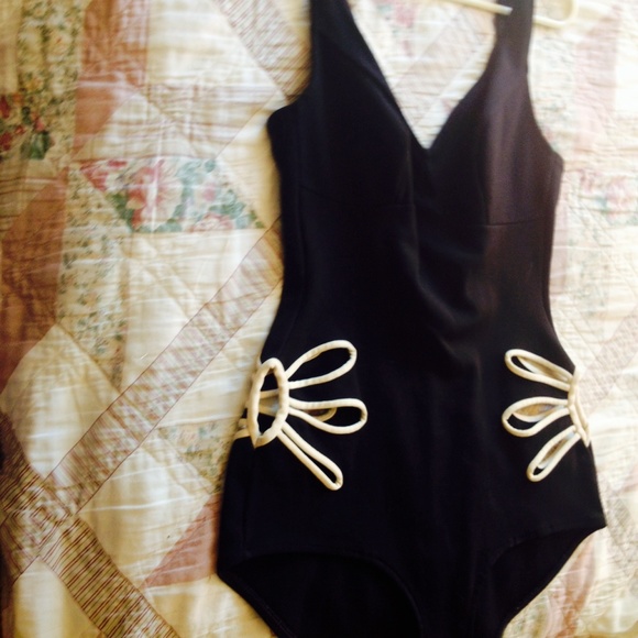Vintage 60's swimsuit.  Flattering! sz 14