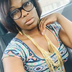 Meet your Posher, Monique