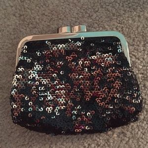 Sequenced change purse