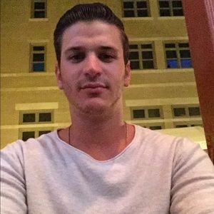 Meet your Posher, Adam