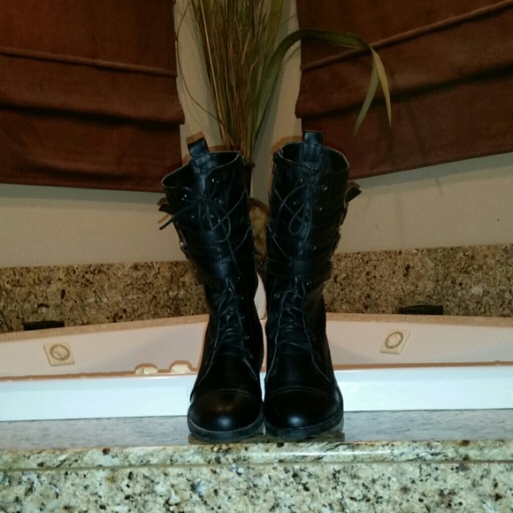 ❌SOLD❌faux Black Leather zip up combat boots