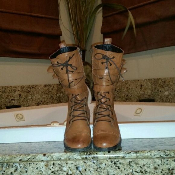 ❌SOLD❌Faux Light Brown leather zip up combat boots