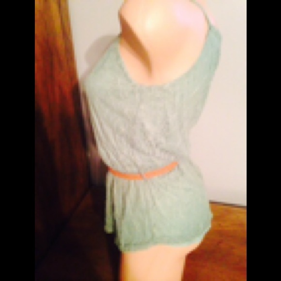 Adorable lacy green top; Belt embellishment - Picture 2 of 3