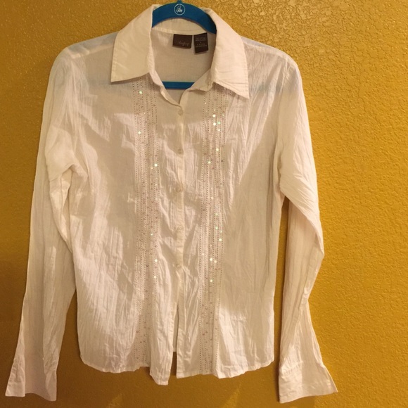 Cute Crinkle Cream long sleeve shirt..