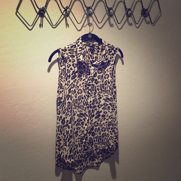 Sleeveless Leopard print top