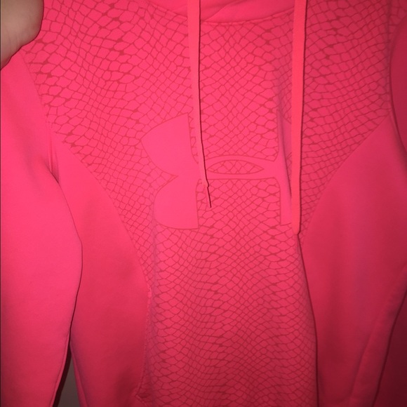 Under armour sweatshirt