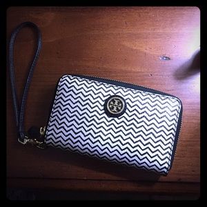 Chevron Black & White Tory Burch Wristlet