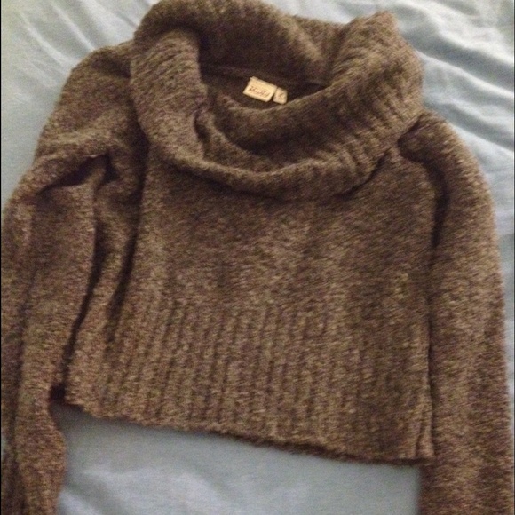 cute sweater! ❤️ - Picture 2 of 3