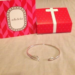 Stella & Dot Gilded Arrow Bracelet in Silver