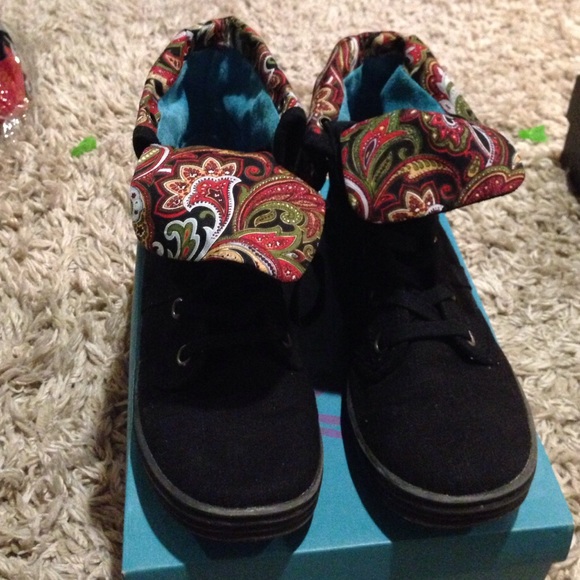 Blowfish solid black