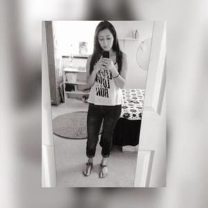 Meet your Posher, Lesly