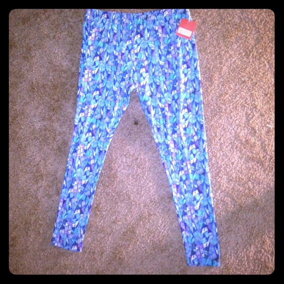 Feathered print leggings!
