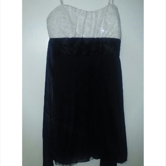 B&W Short Formal Dress - Size M