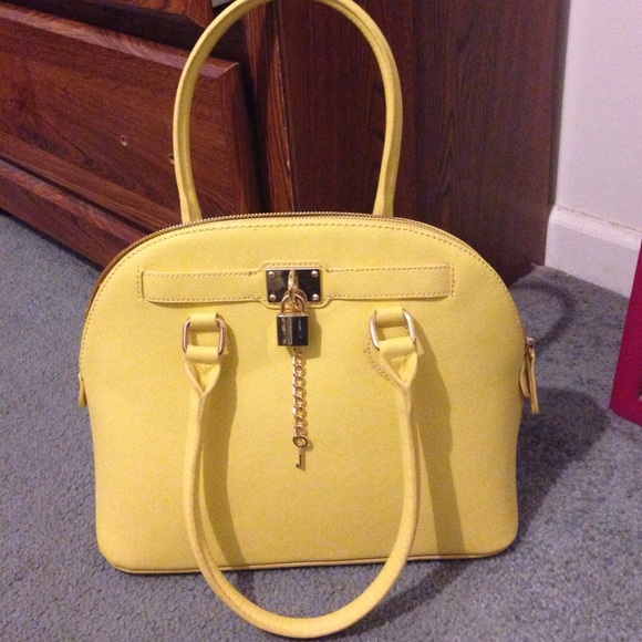 Yellow purse - Picture 2 of 4