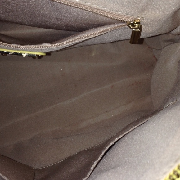 Yellow purse - Picture 4 of 4