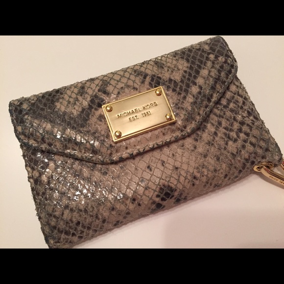 Michael kors wristlet