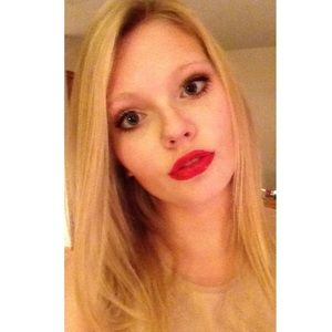 Meet your Posher, Caroline