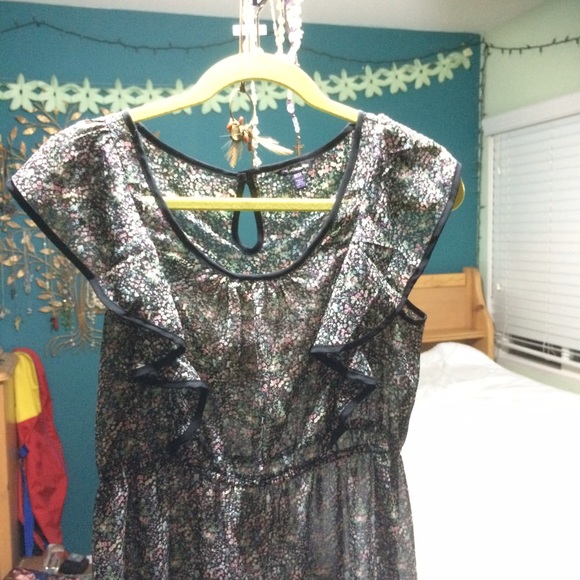 SOLD Dress in flower print - Picture 2 of 4
