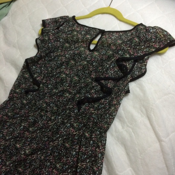 SOLD Dress in flower print - Picture 3 of 4
