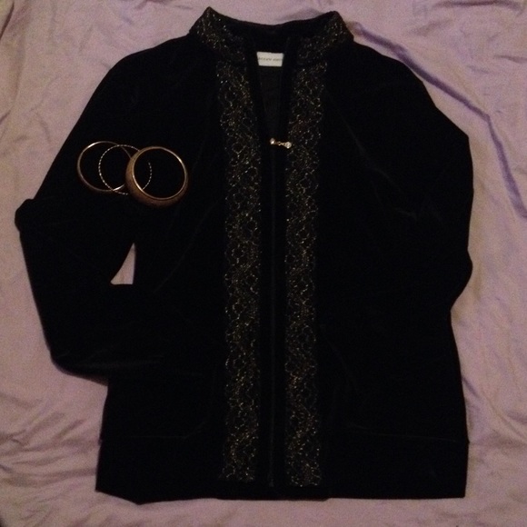 Jacket☺️ - Picture 1 of 3