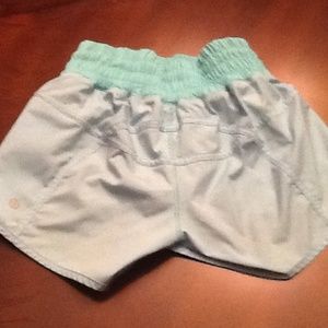 Lululemon size 4 turquoise like new