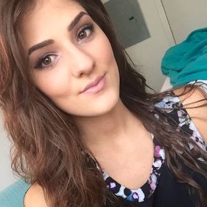 Meet your Posher, Cecilia