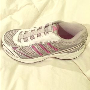 Nwt Children's Adidas sneakers