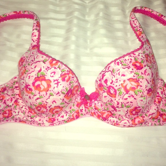 VS Bra - Picture 1 of 3