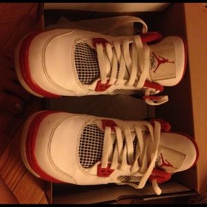 Air Jordan 4 Retro