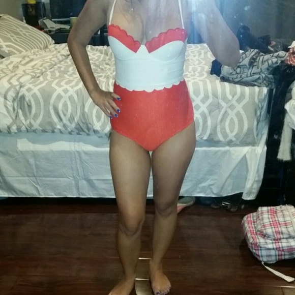 Topshop scallop  monobikini - Picture 3 of 3