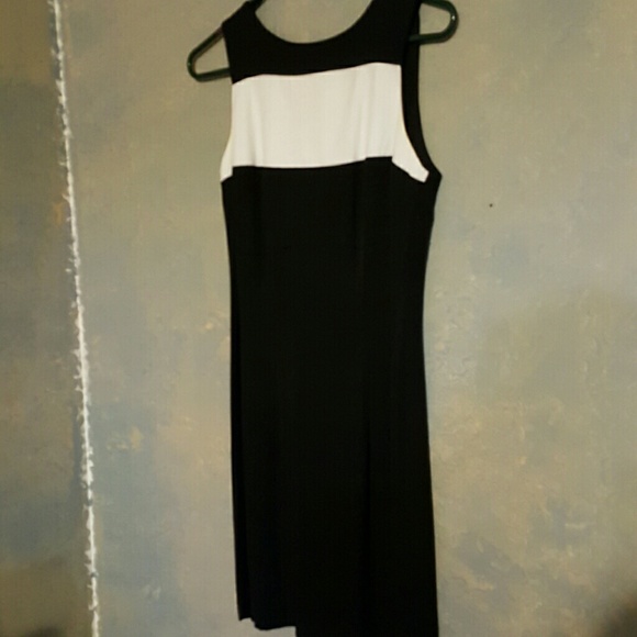 Dress 5/6 - Picture 2 of 3