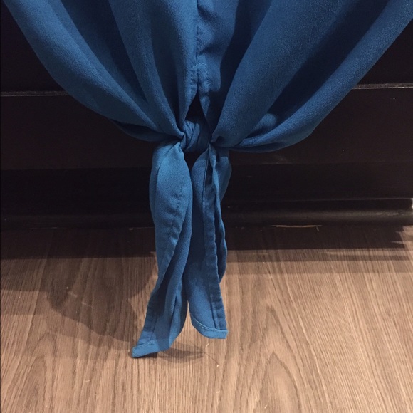 Blue Spaghetti Strap Knot Tank - Picture 3 of 4